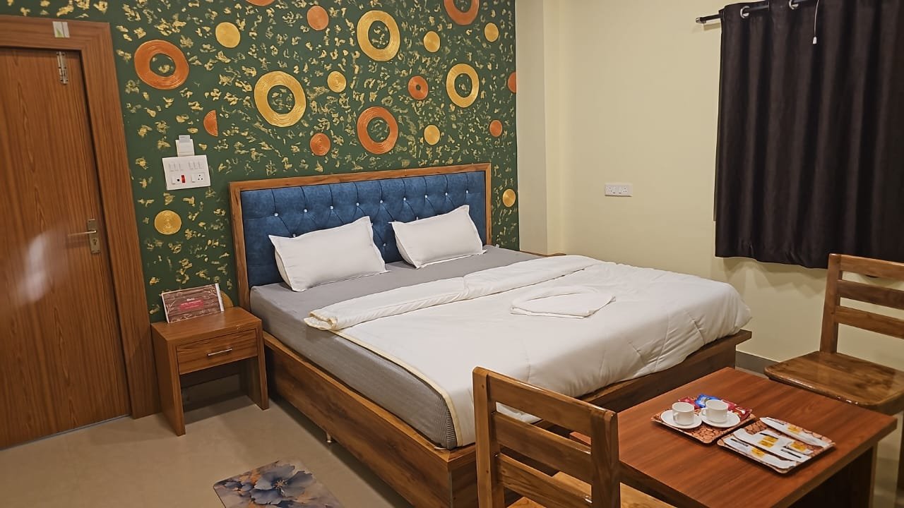 Super Deluxe Bed Room – The Kangaroo Hotel